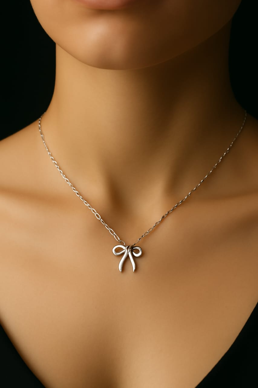 Chérie – Bow Pendant Silver Necklace