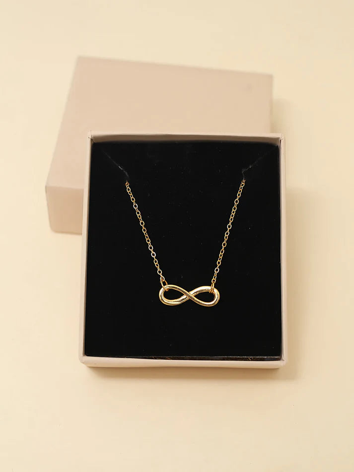 Infinity Elegance – Golden Necklace