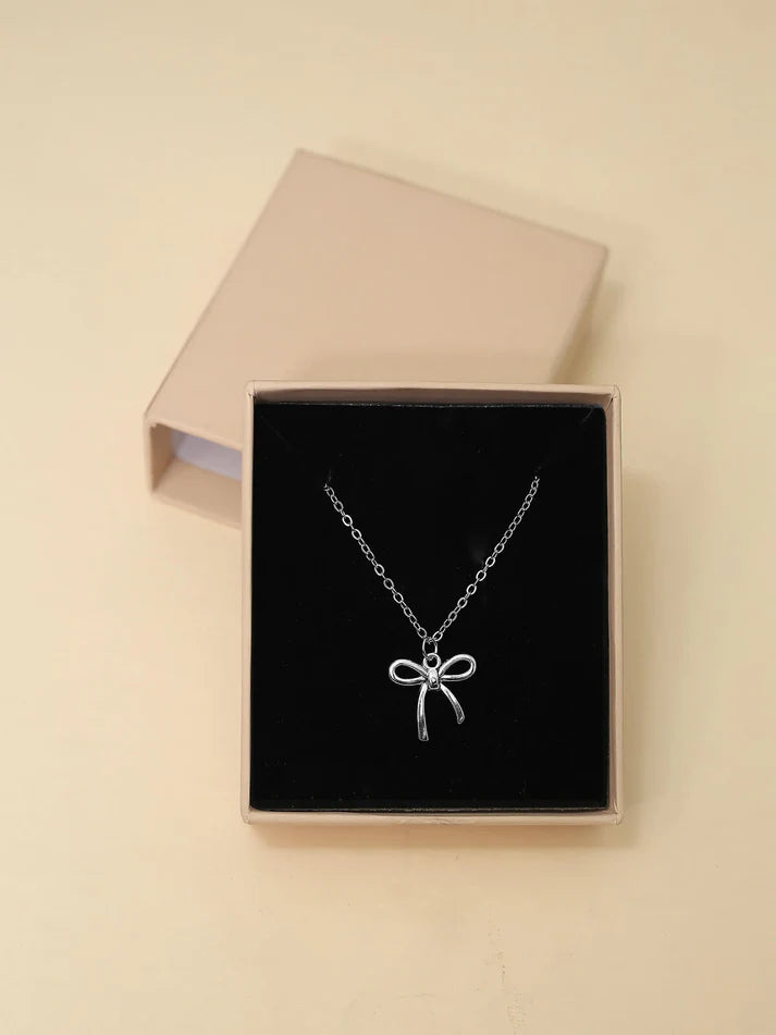 Chérie – Bow Pendant Silver Necklace
