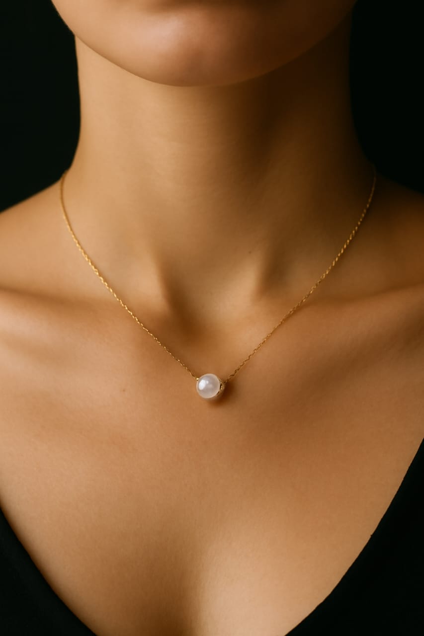 Aurora – Classic Pearl Necklace